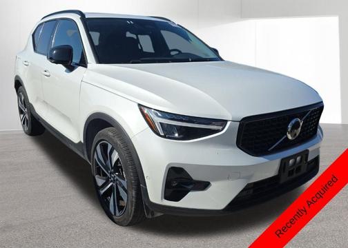 2024 Volvo XC40 B5 Plus Dark Theme