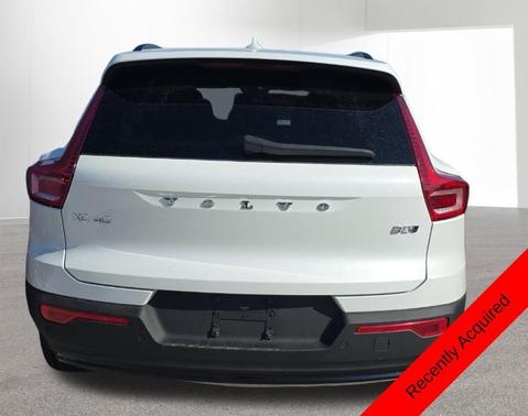 2024 Volvo XC40 B5 Plus Dark Theme