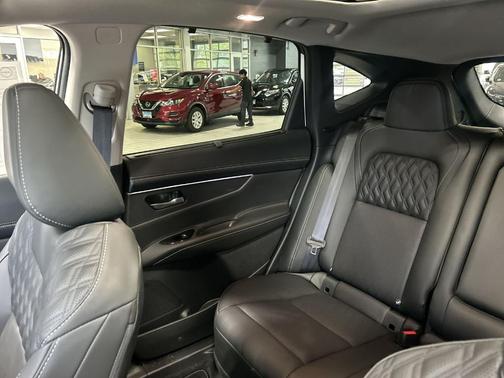 Everest White P 2026 Nissan Murano Platinum