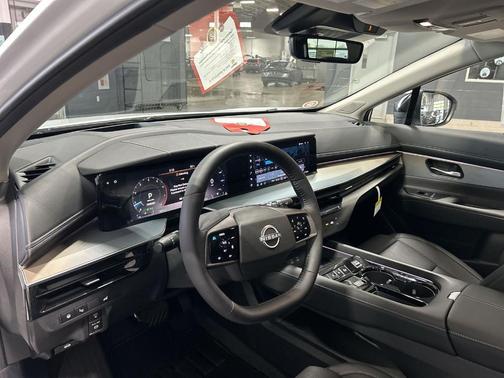 Everest White P 2026 Nissan Murano Platinum