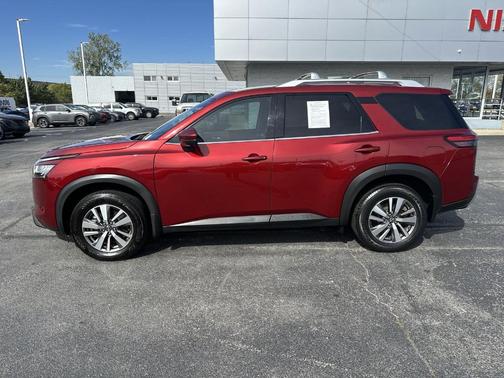 2023 Nissan Pathfinder SL