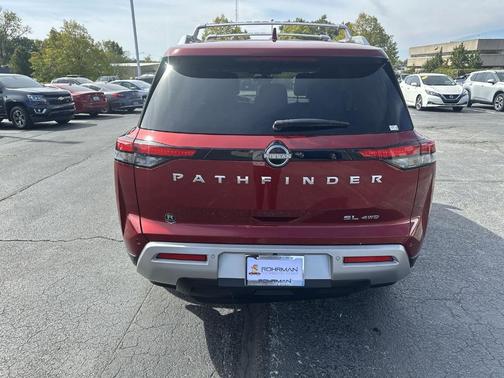 2023 Nissan Pathfinder SL