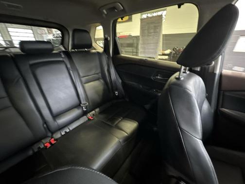 2 Tone White / Black Roof 2023 Nissan Rogue SL