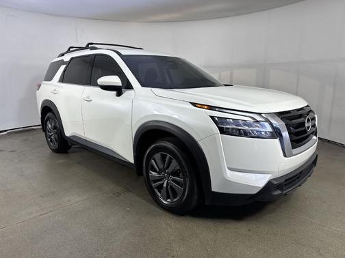 2023 Nissan Pathfinder SV
