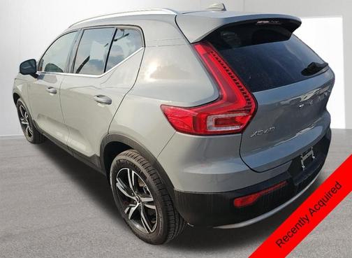 2025 Volvo XC40 B5 Core Bright Theme