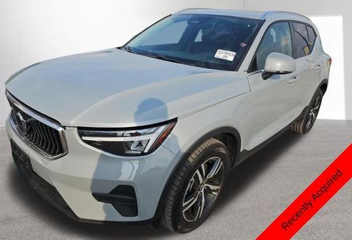 2025 Volvo XC40 B5 Core Bright Theme