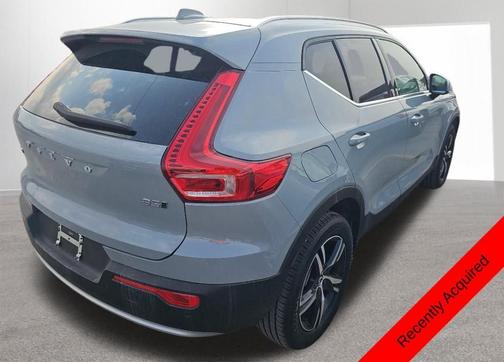 2025 Volvo XC40 B5 Core Bright Theme