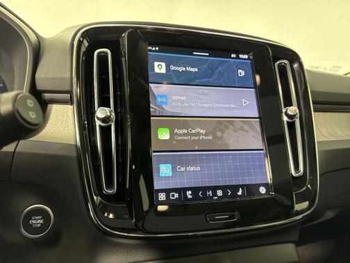 2025 Volvo XC40 B5 Core Bright Theme