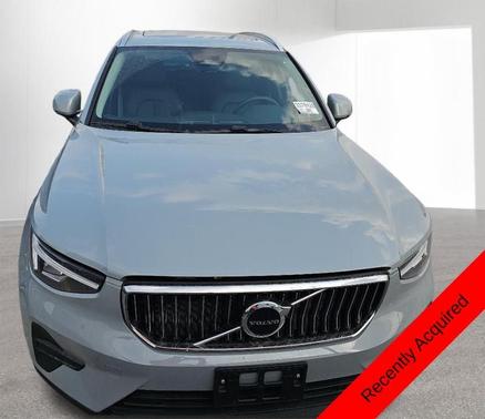 2025 Volvo XC40 B5 Core Bright Theme