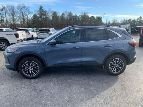2026 Ford Escape PHEV SE
