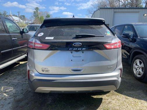 Iconic Silver Metallic 2022 Ford Edge SEL