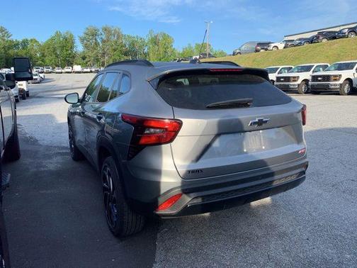 Sterling Gray Metallic 2025 Chevrolet Trax FWD 2RS