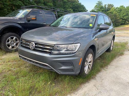 Platinum Gray Metallic 2018 Volkswagen Tiguan 2.0T SE