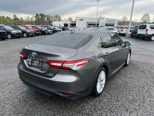 2019 Toyota Camry Hybrid XLE