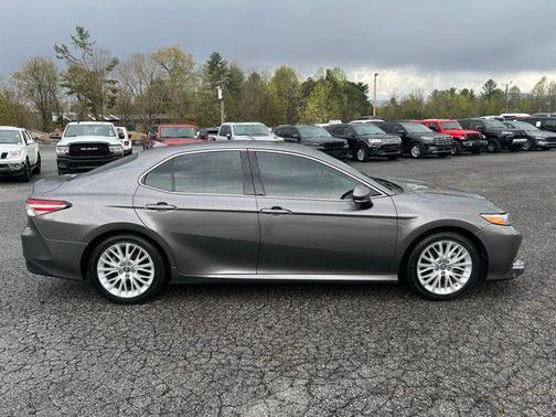 2019 Toyota Camry Hybrid XLE