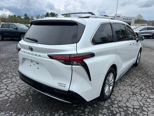 2022 Toyota Sienna Limited 7-Passenger