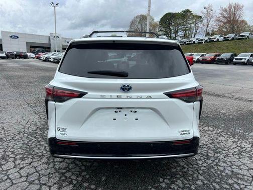 2022 Toyota Sienna Limited 7-Passenger