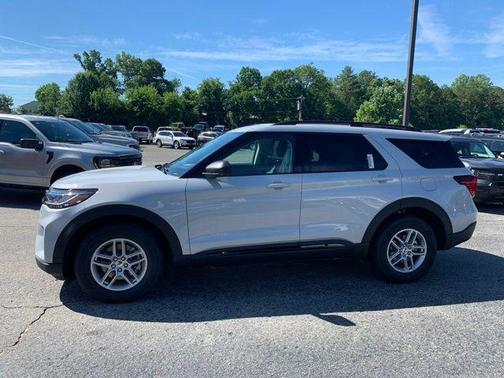 SPACE WHITE METALLIC 2026 Ford Explorer Active