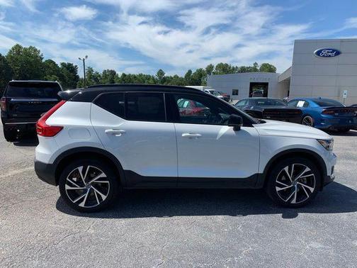 2021 Volvo XC40 T5 R-Design