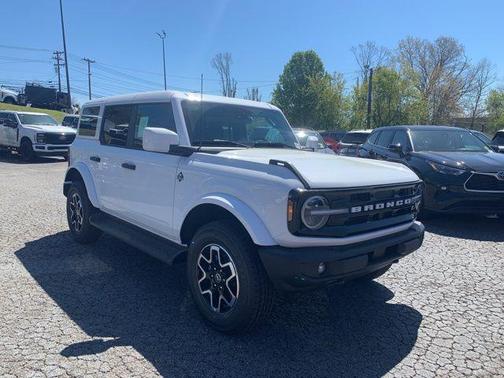 Oxford White 2026 Ford Bronco Outer Banks