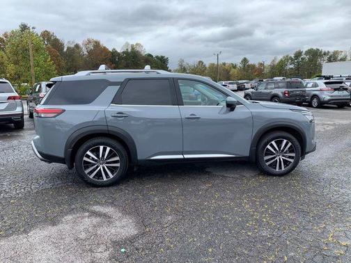 2024 Nissan Pathfinder Platinum FWD