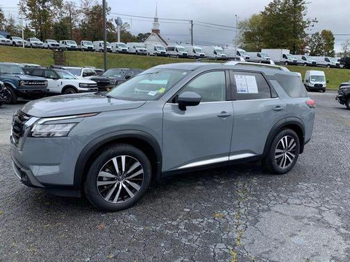 2024 Nissan Pathfinder Platinum FWD
