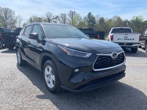 Midnight Black Metallic 2024 Toyota Highlander LE