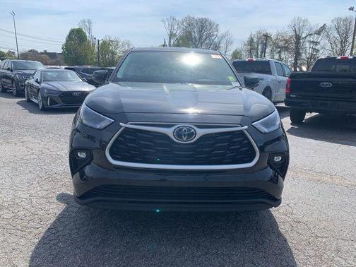 Midnight Black Metallic 2024 Toyota Highlander LE