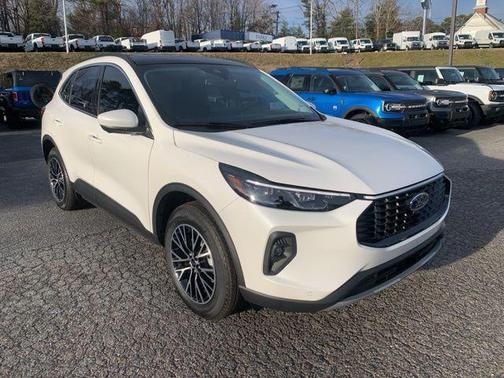 2026 Ford Escape PHEV SE