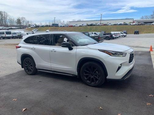 2022 Toyota Highlander Platinum
