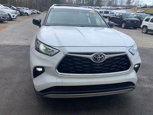 2022 Toyota Highlander Platinum
