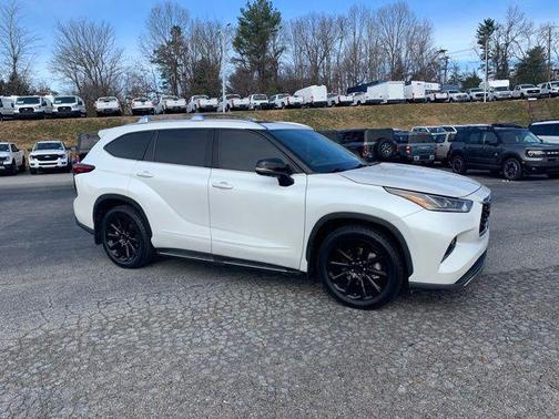 2022 Toyota Highlander Platinum
