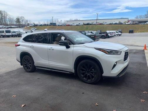 2022 Toyota Highlander Platinum