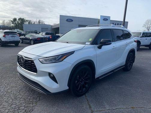 2022 Toyota Highlander Platinum