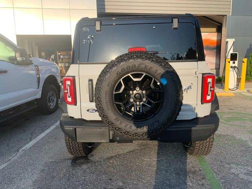 AVALANCHE GRAY 2026 Ford Bronco Badlands