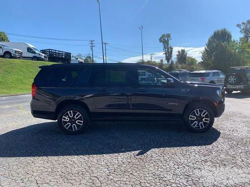 2024 GMC Yukon XL 4WD AT4