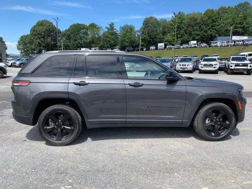 2022 Jeep Grand Cherokee Altitude