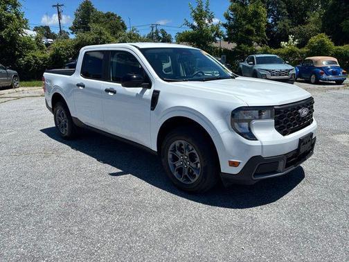 Oxford White 2025 Ford Maverick XLT