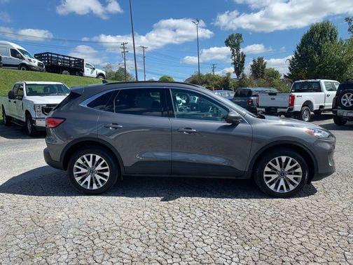 2022 Ford Escape Titanium