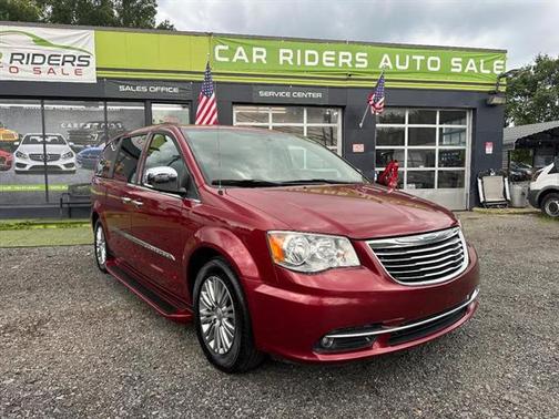 2016 Chrysler Town & Country Touring-L