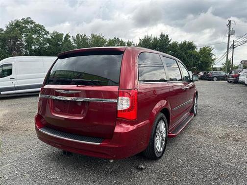 2016 Chrysler Town & Country Touring-L
