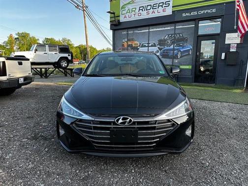 2019 Hyundai ELANTRA SE