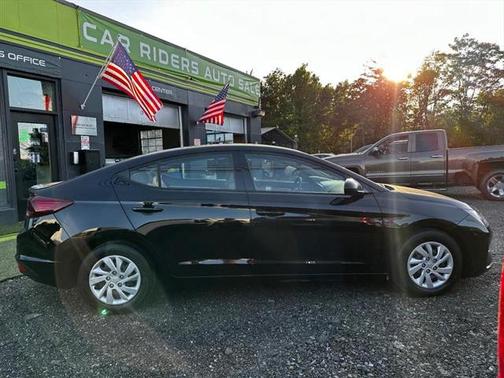 2019 Hyundai ELANTRA SE