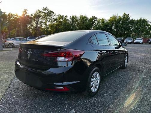 2019 Hyundai ELANTRA SE