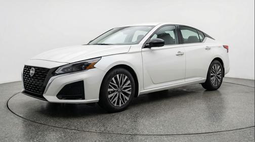 Glacier White 2025 Nissan Altima SV FWD