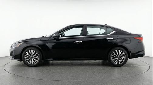 Super Black 2025 Nissan Altima SV FWD