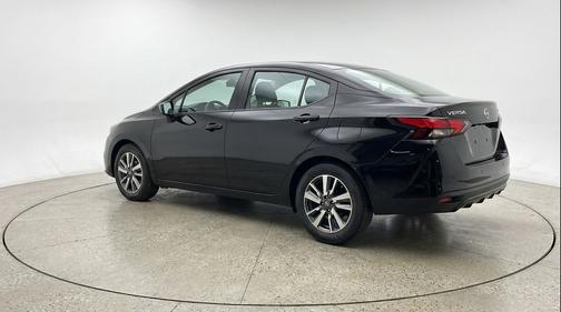 Super Black 2025 Nissan Versa 1.6 SV