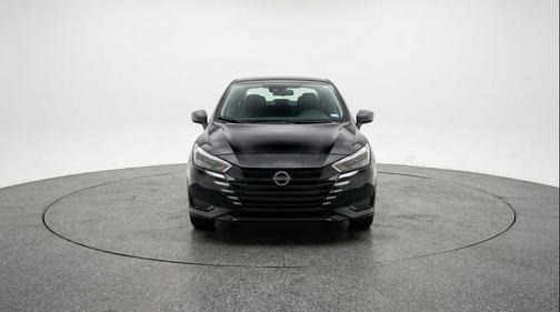 Super Black 2025 Nissan Versa 1.6 SV
