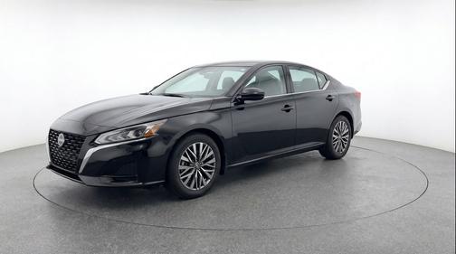Super Black 2025 Nissan Altima SV FWD