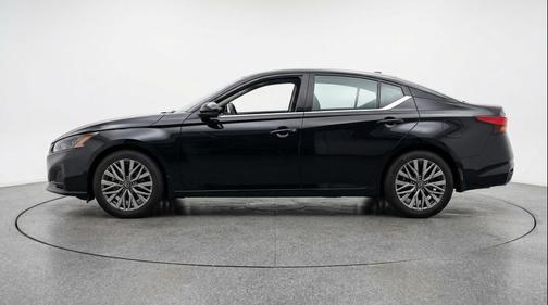 Super Black 2025 Nissan Altima SV FWD